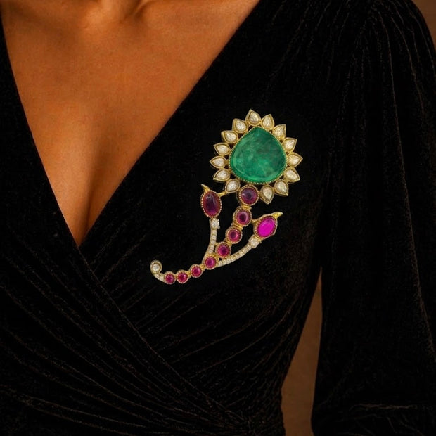 Elegant brooch with gemstones