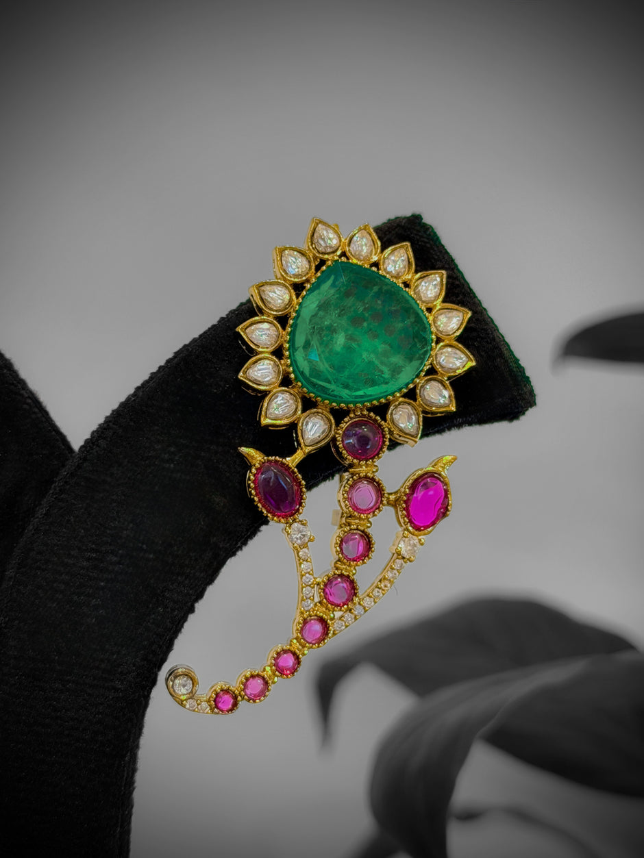 Jewelry piece with emerald and pink gemstones