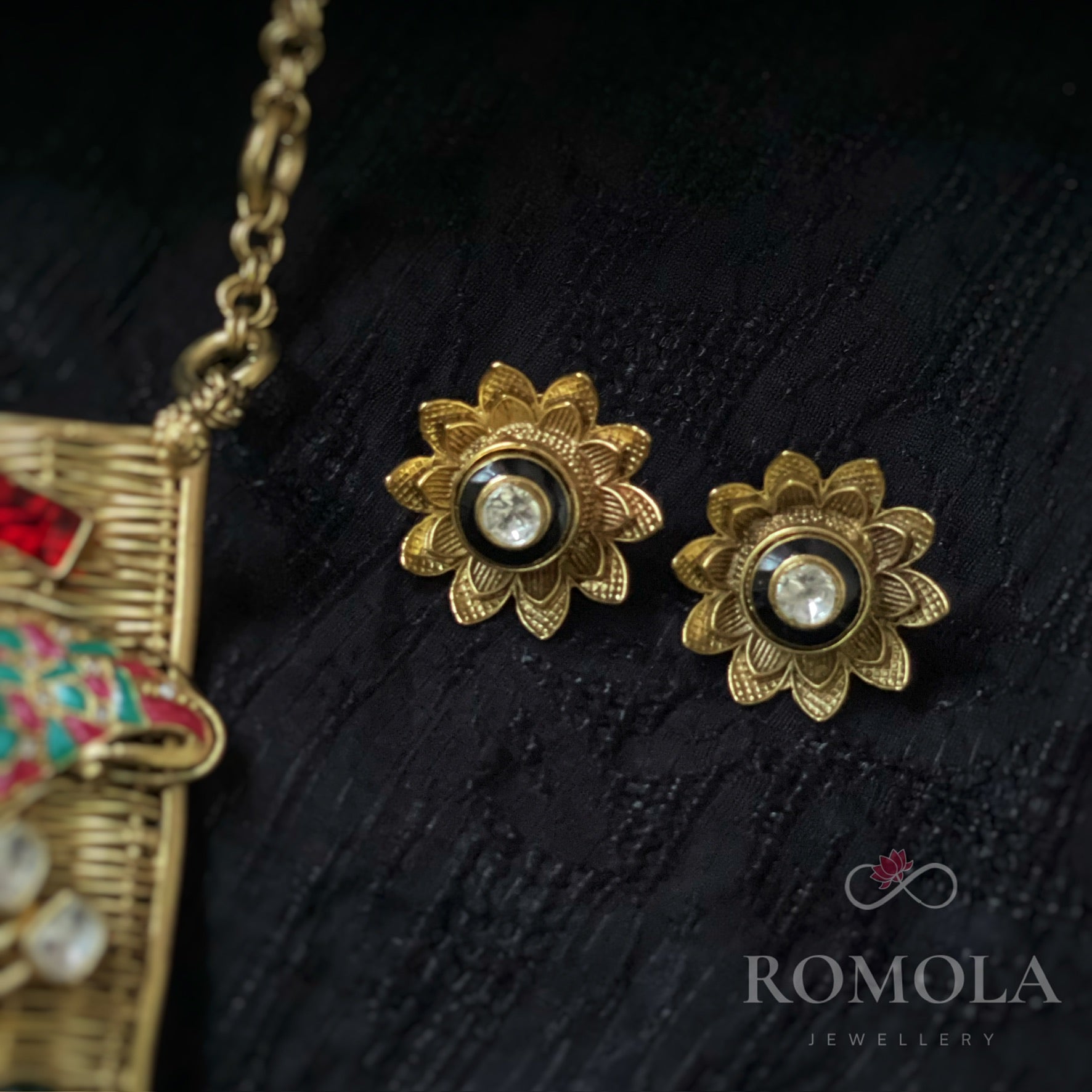 Majestic Heritage: Peacock Necklace Set