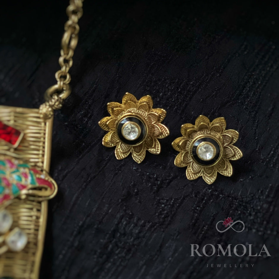 Majestic Heritage: Peacock Necklace Set