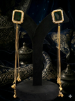 Pair of earrings with green gemstone