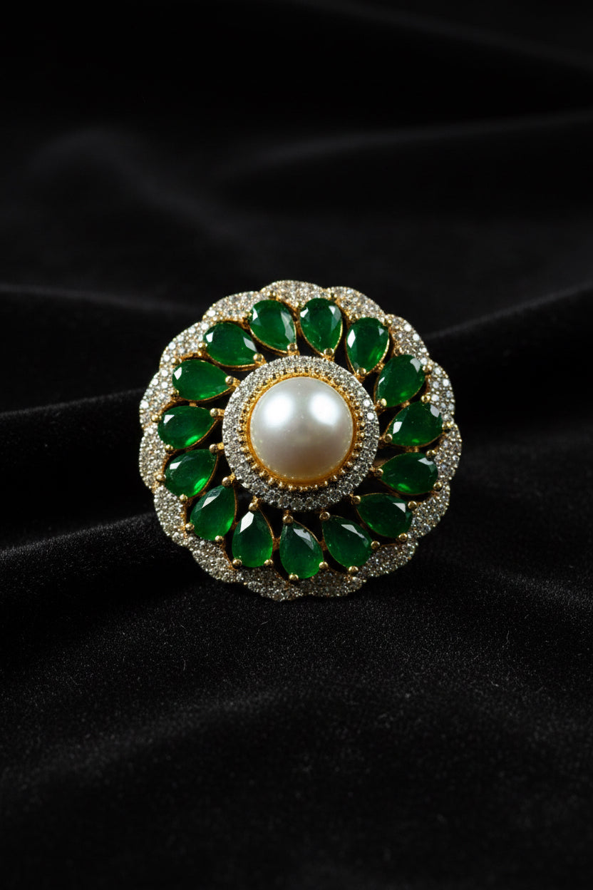 Decorative ring with green gemstones 