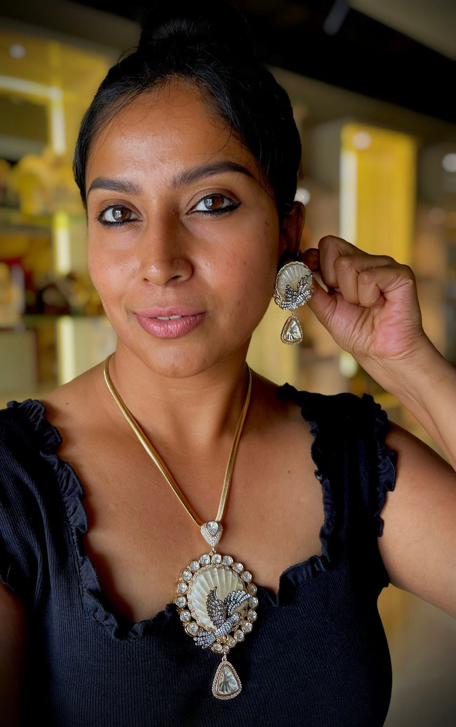 Pakshee: 3D Bird MOP Moissanite Necklace Set