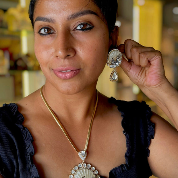 Pakshee: 3D Bird MOP Moissanite Necklace Set