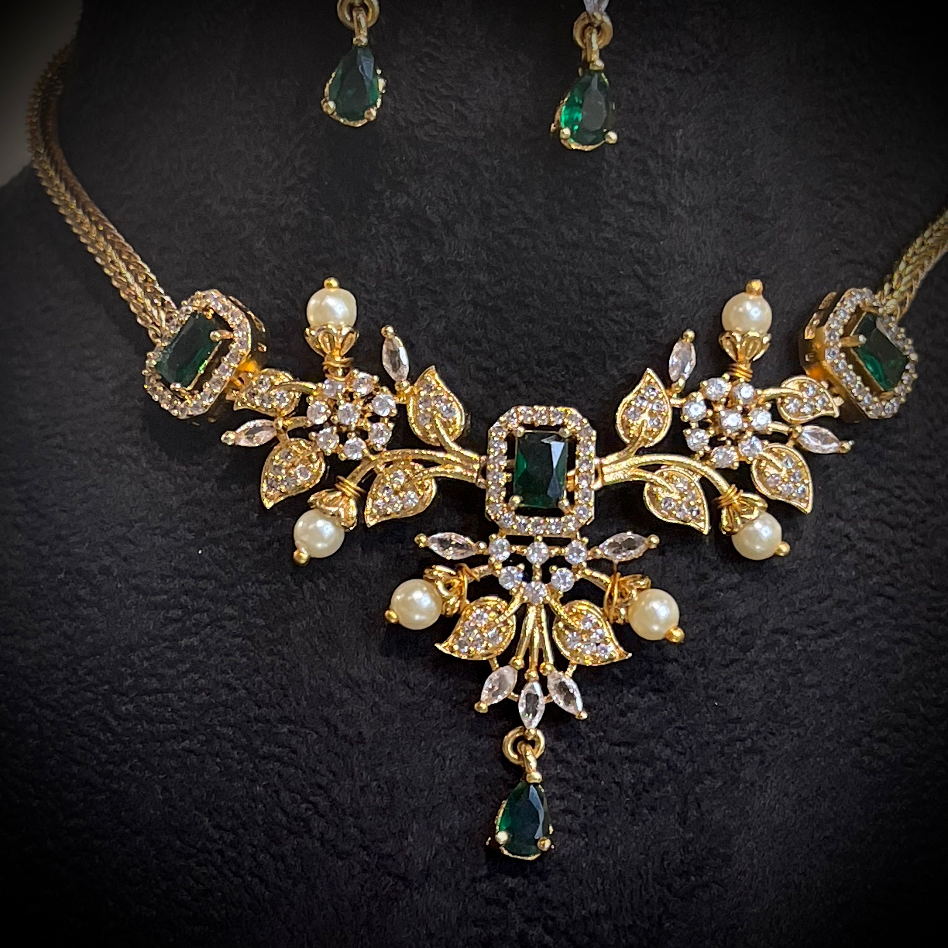 Elegant Luxe Stone Floral Necklace Set