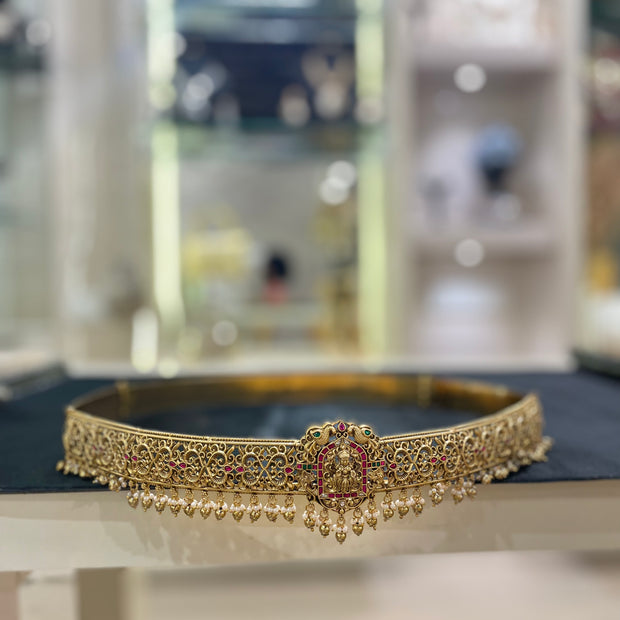 Gold necklace with decorative