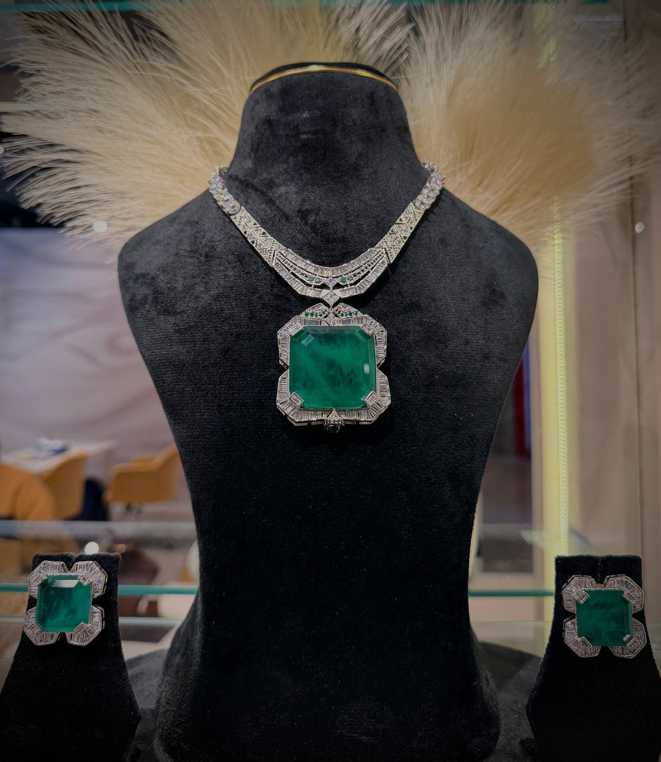 Majestic Emerald‑Diamond Necklace Set