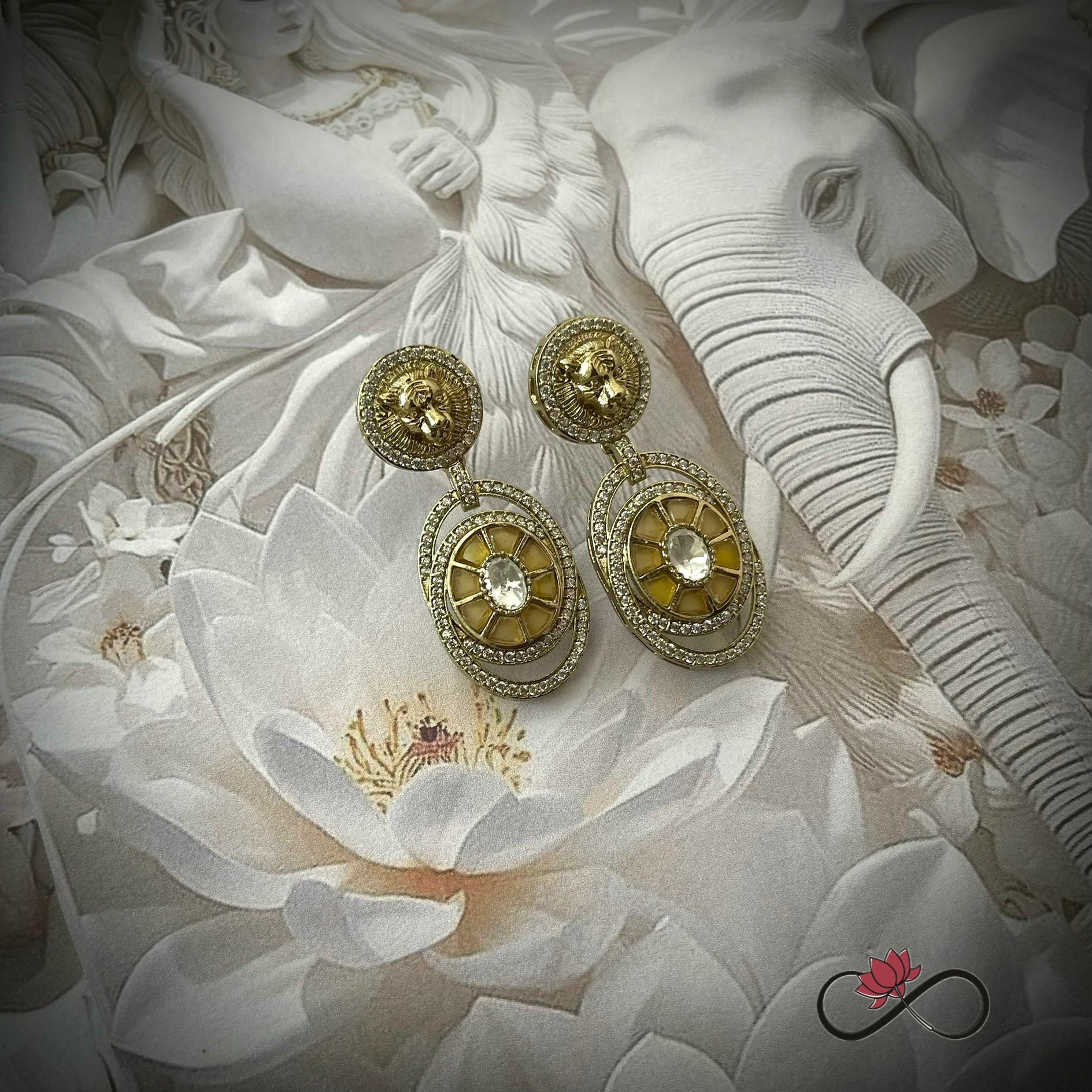 Regal Antique Oval Dangler Earrings Set