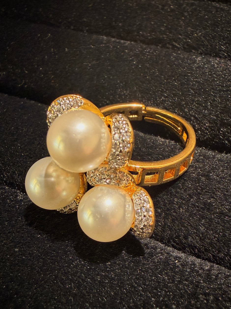 Royal Triple Pearl Cluster Ring
