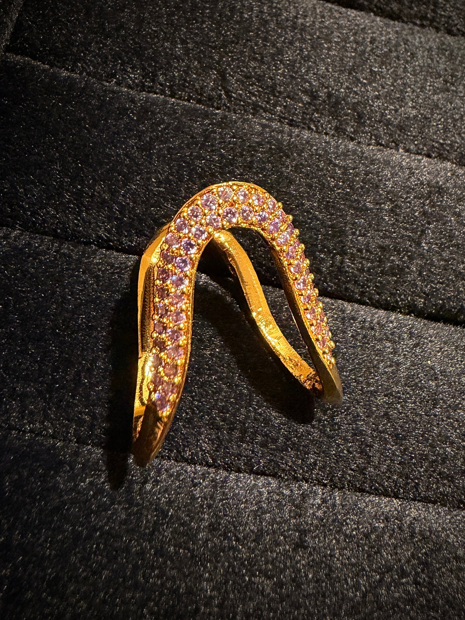 Elegant Curved Pavé Stone Ring