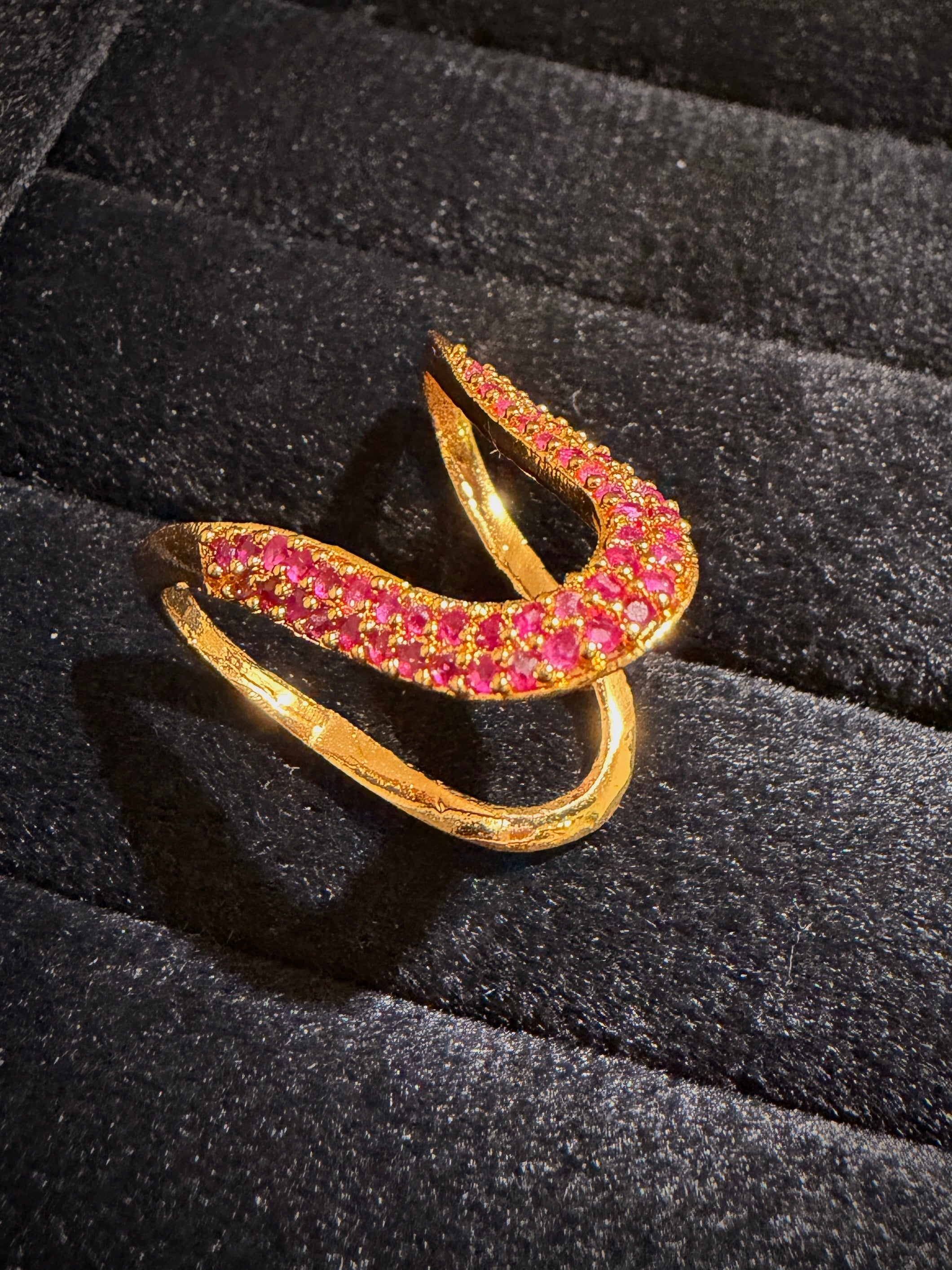 Elegant Curved Pavé Stone Ring