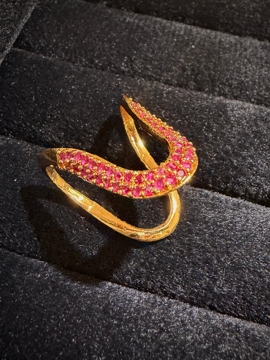 Elegant Curved Pavé Stone Ring