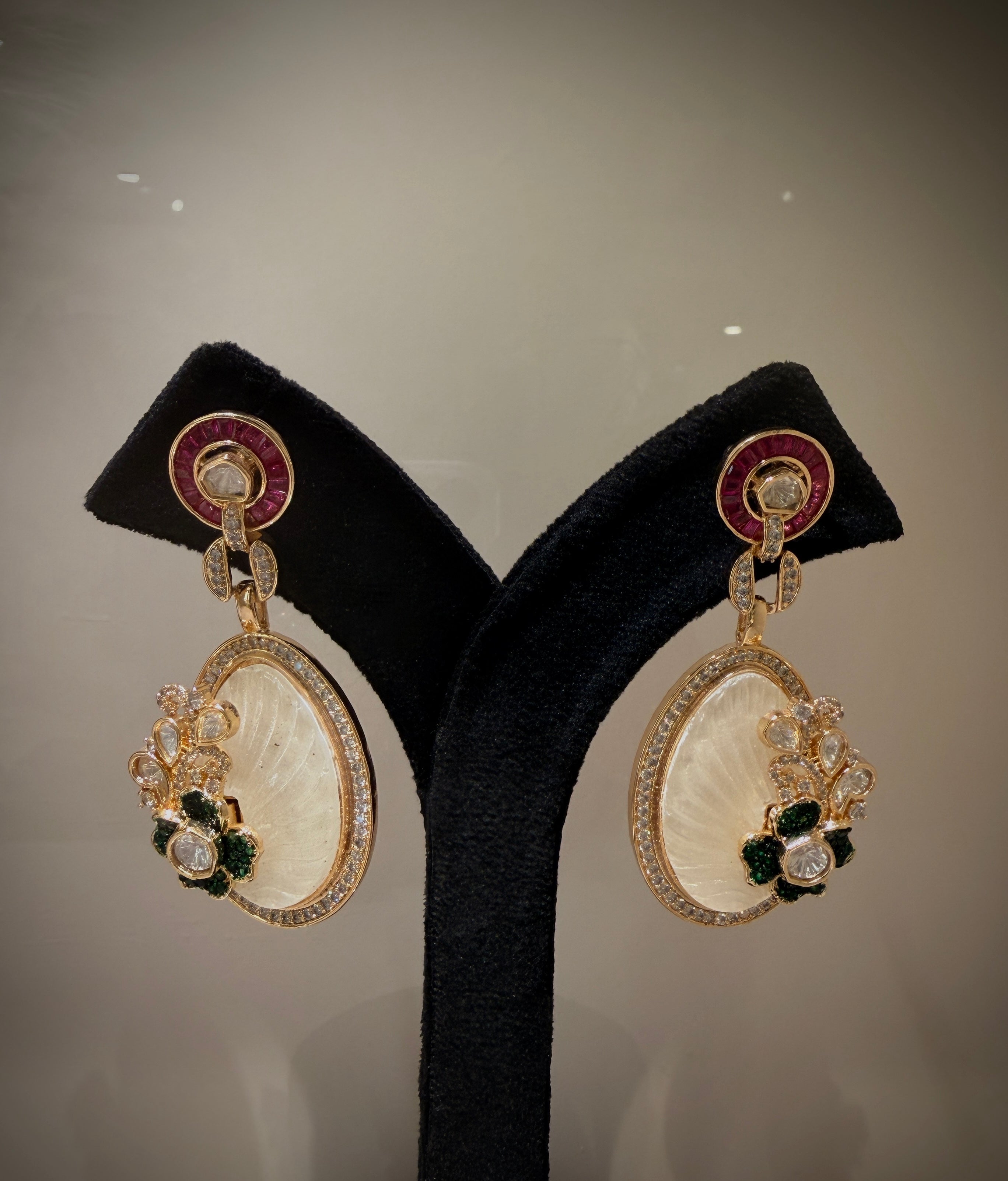 Aristocratic Mother of Pearl Statement Necklace Set