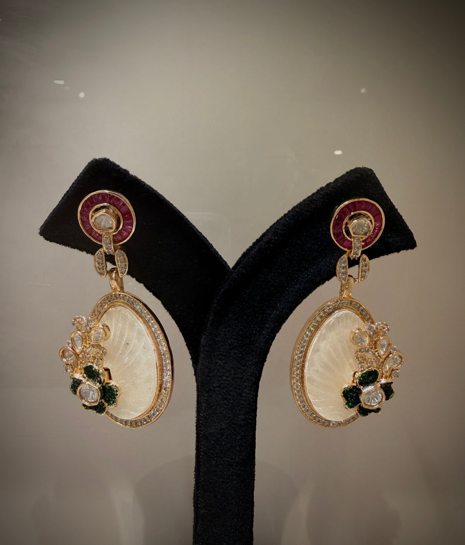 Aristocratic Mother of Pearl Statement Necklace Set