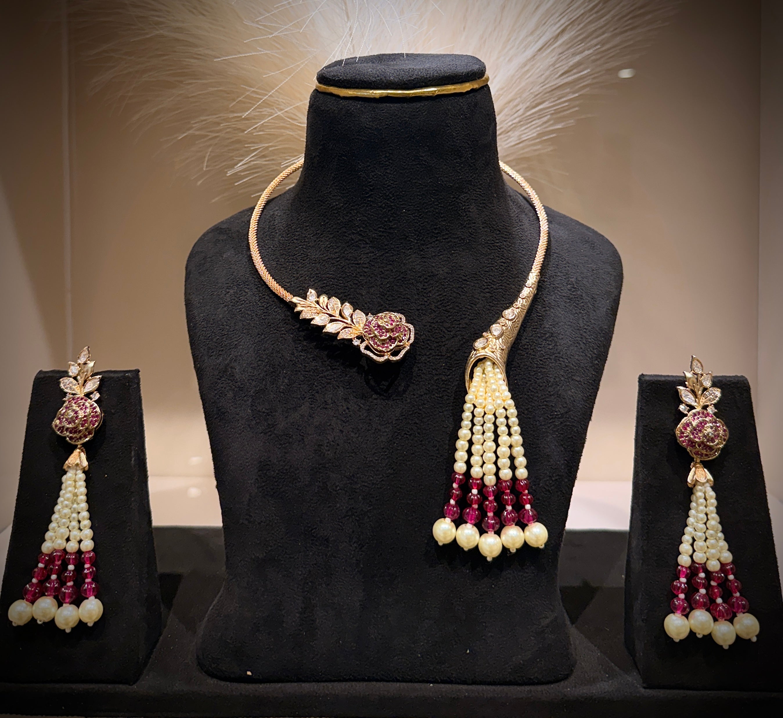 Luxe Pearl Tassel Rose Hasli Choker Set