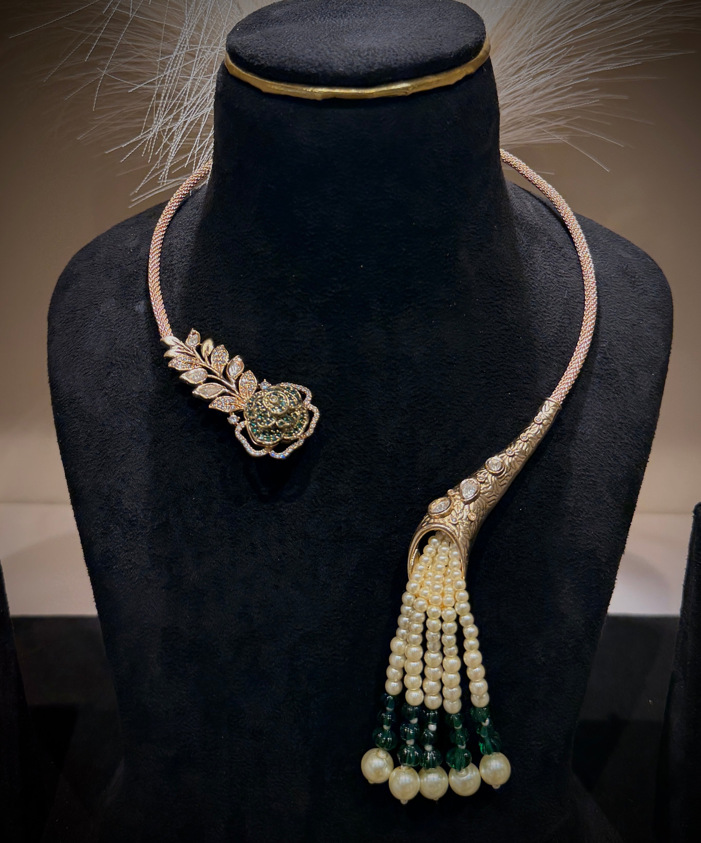 Luxe Pearl Tassel Rose Hasli Choker Set