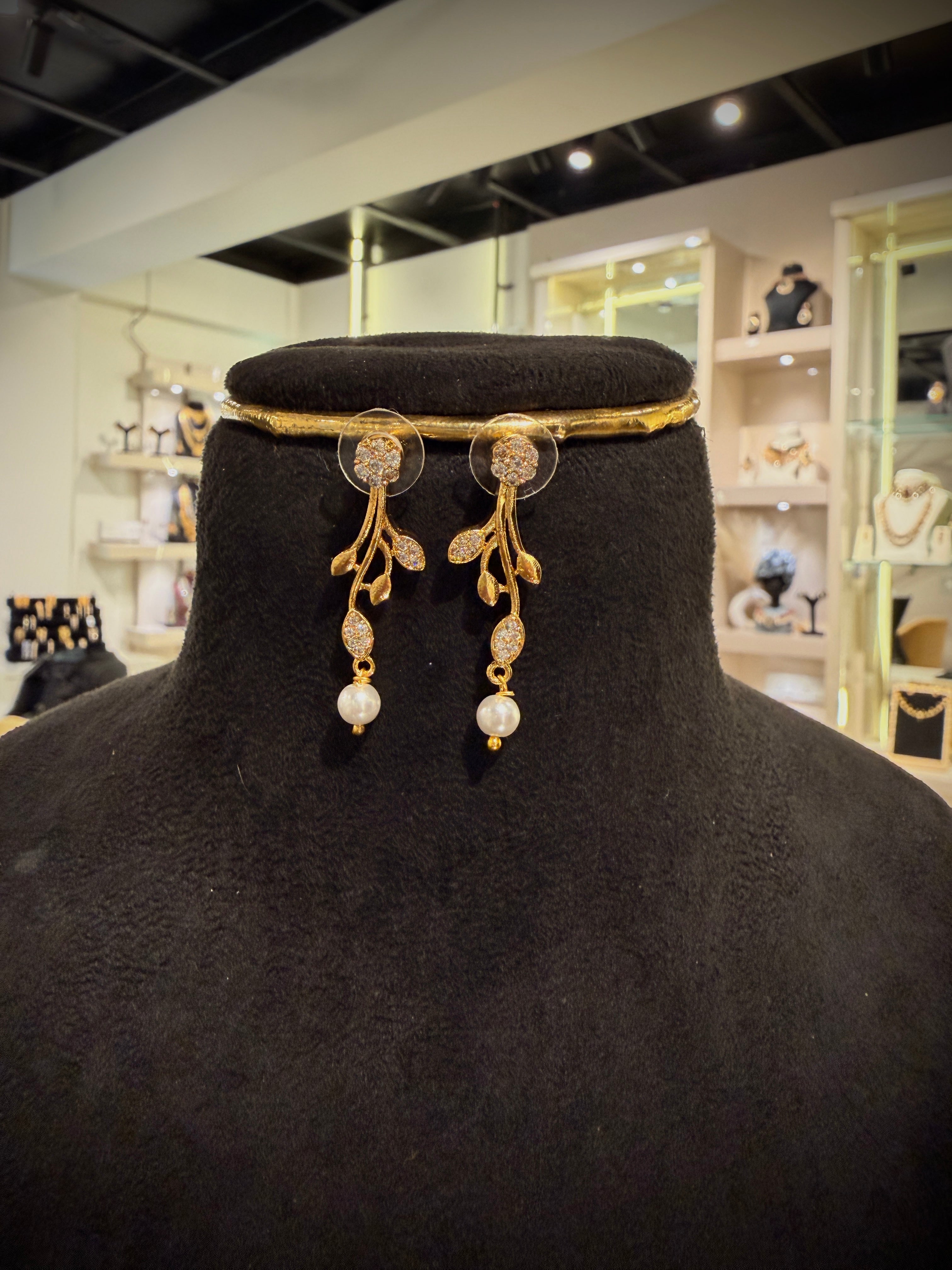 Classic Pearl Leaf Choker Necklace Set