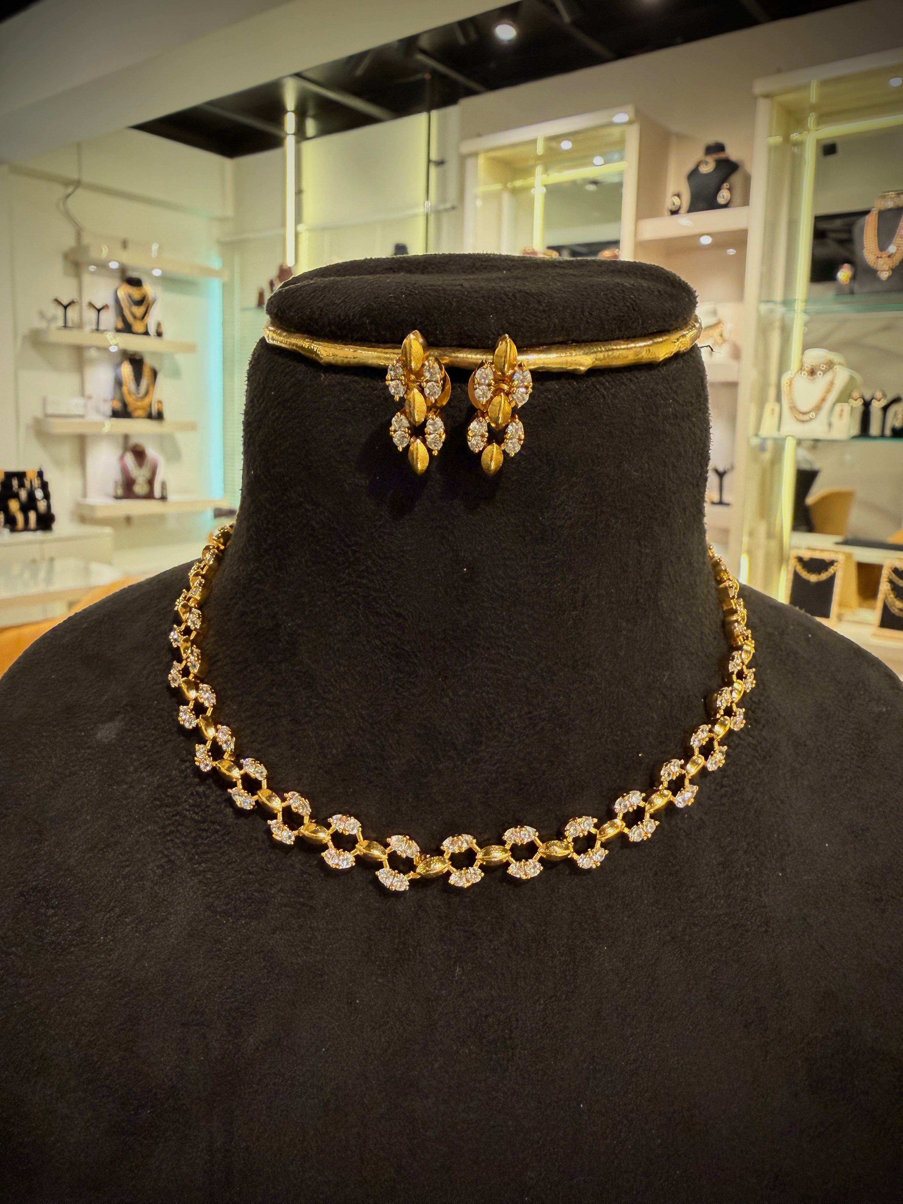 Elegant Cluster Choker Necklace Set
