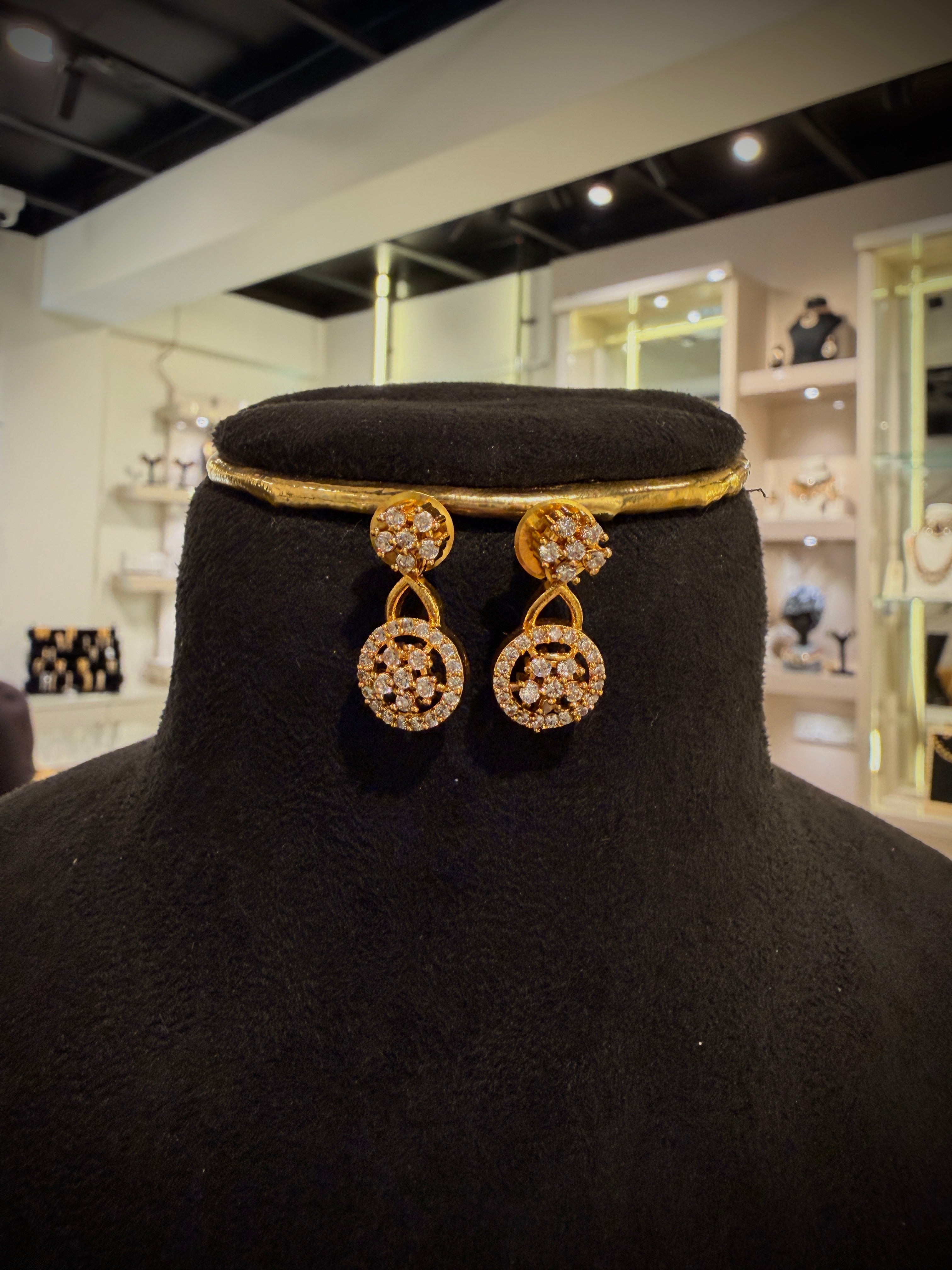 Elegant Round Choker Necklace Set