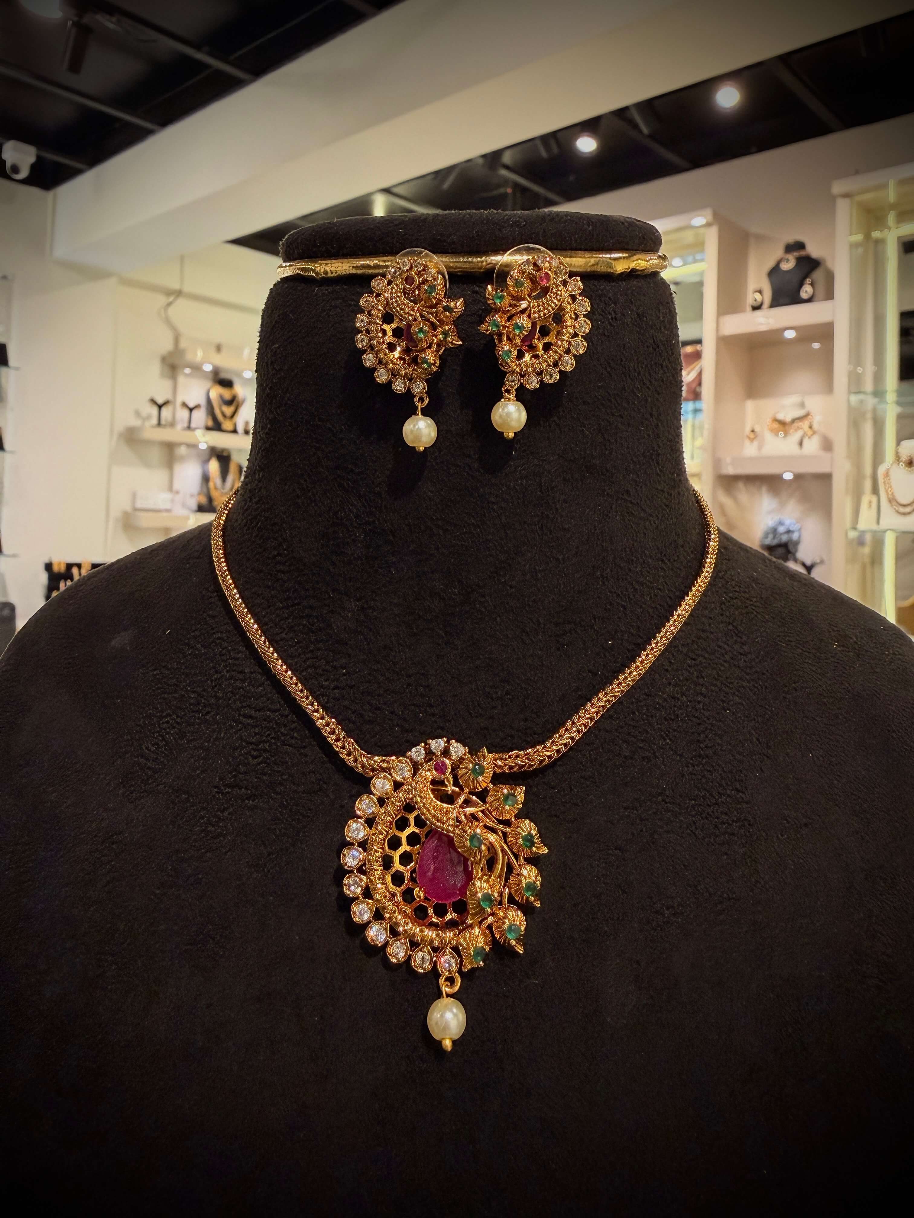 Peacock Motif Short Necklace Set
