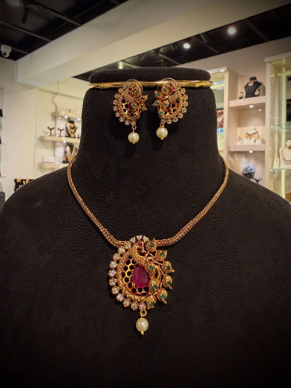 Peacock Motif Short Necklace Set