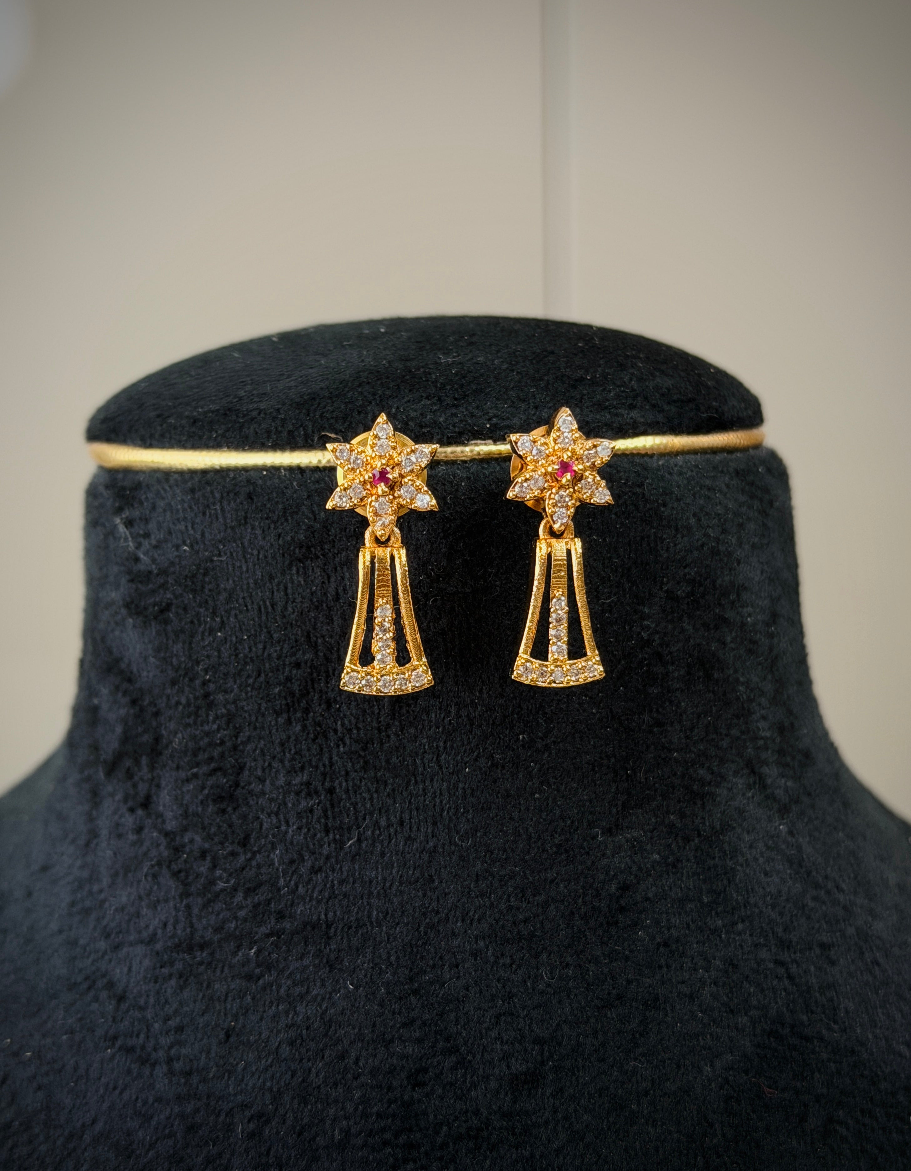 Ruby Star Short Necklace Set