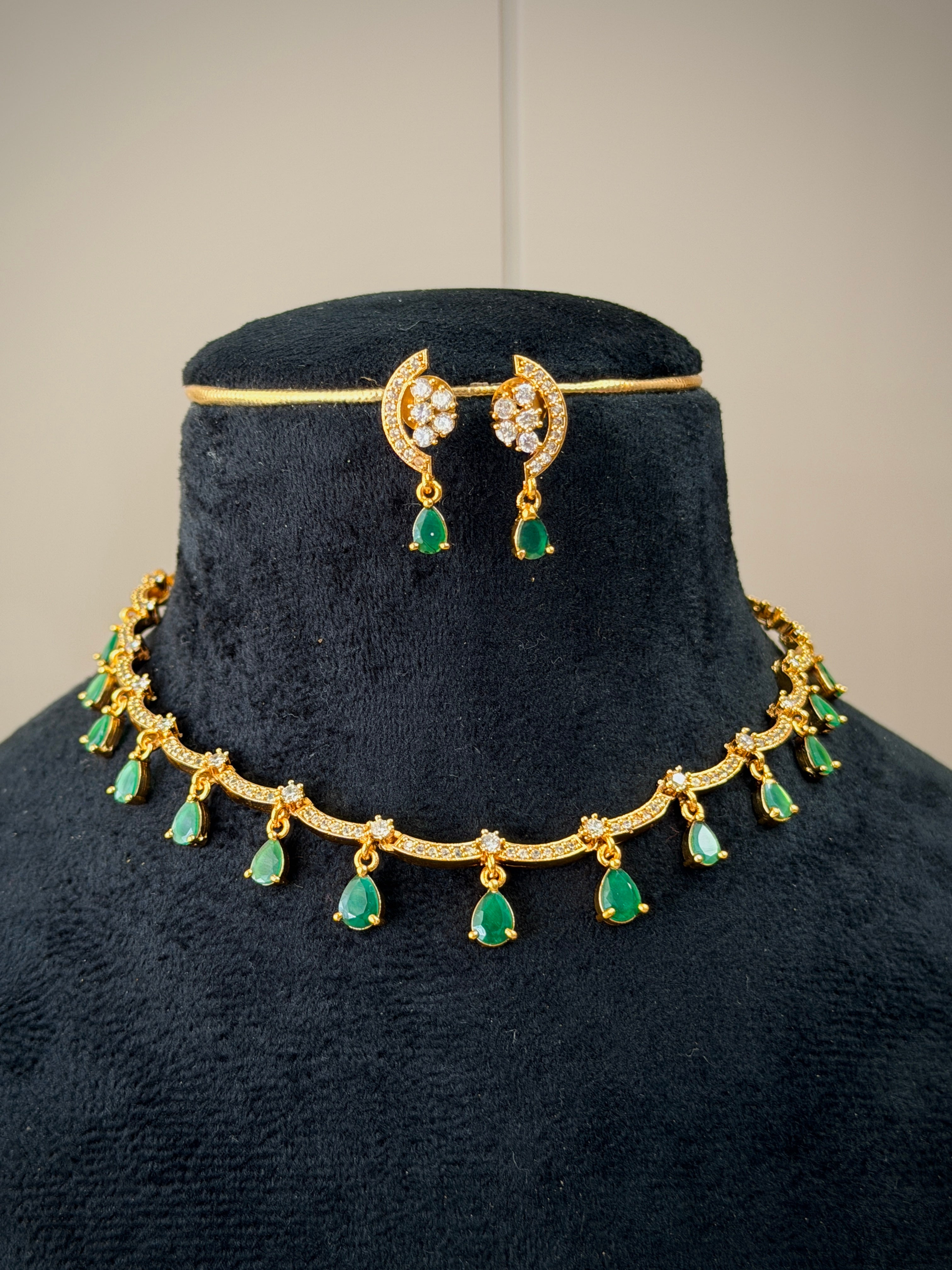 Tear Drop Stone Choker Necklace Set