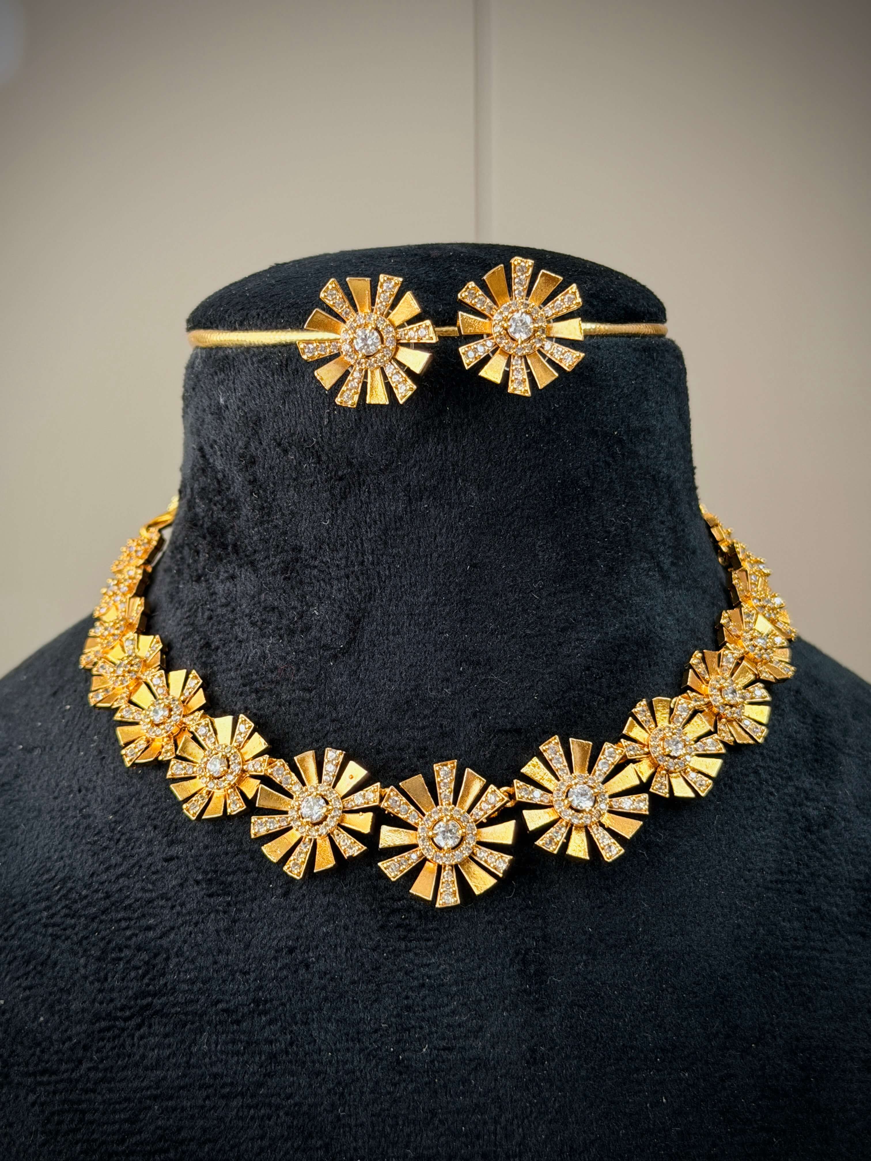 Golden Flower Sunburst Necklace Set