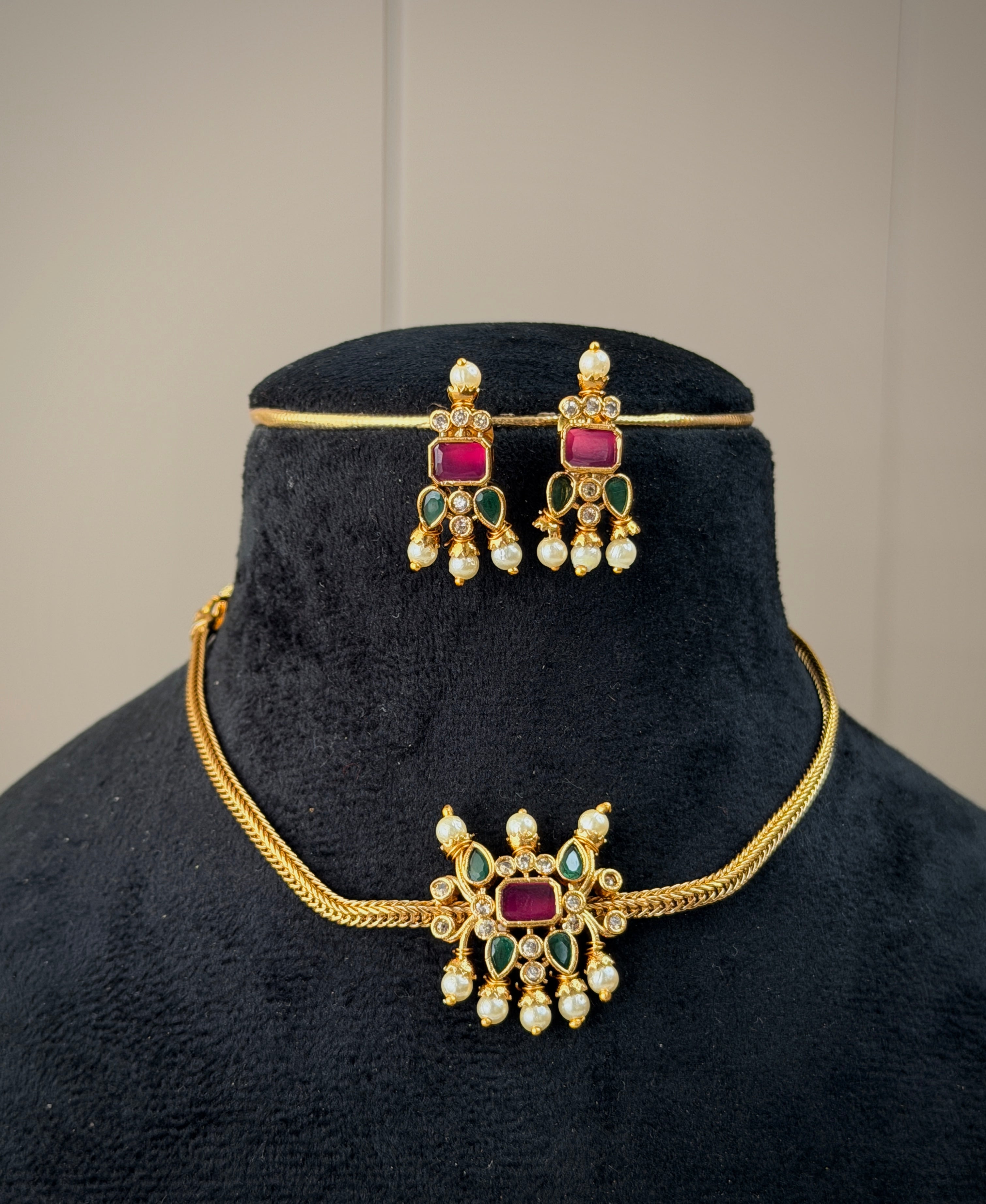 Elegant Ruby Green Pearl Choker Necklace Set