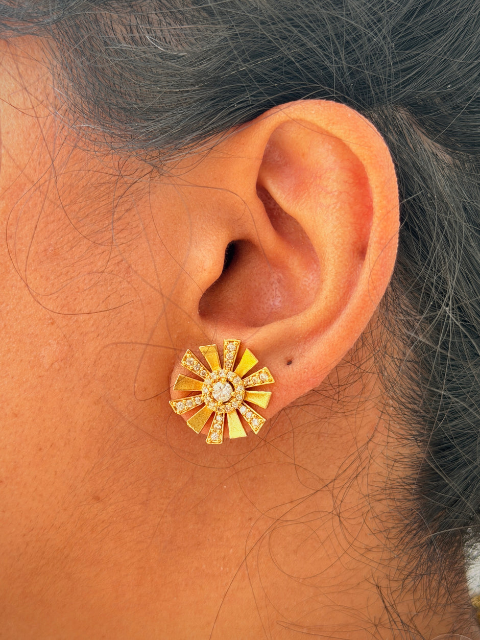 Golden Flower Sunburst Necklace Set