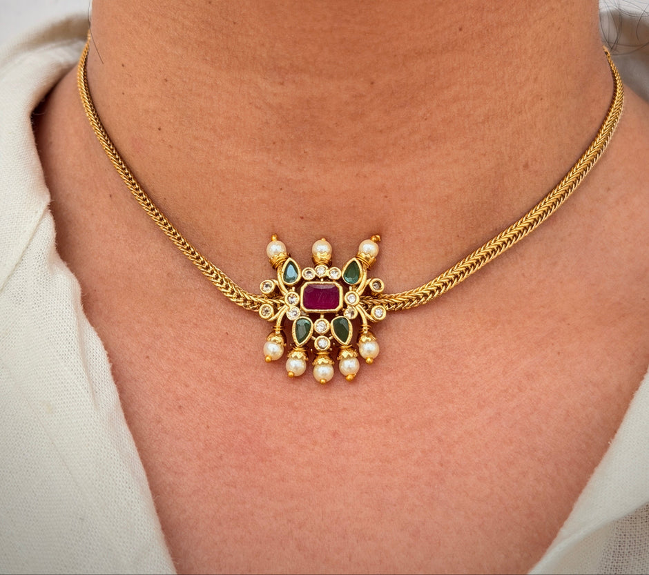 Elegant Ruby Green Pearl Choker Necklace Set