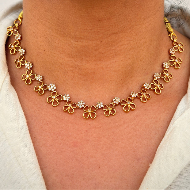 Elegant Floral Choker Necklace Set