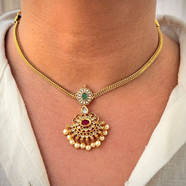 Ruby‑Green Pearl Fan Necklace Set