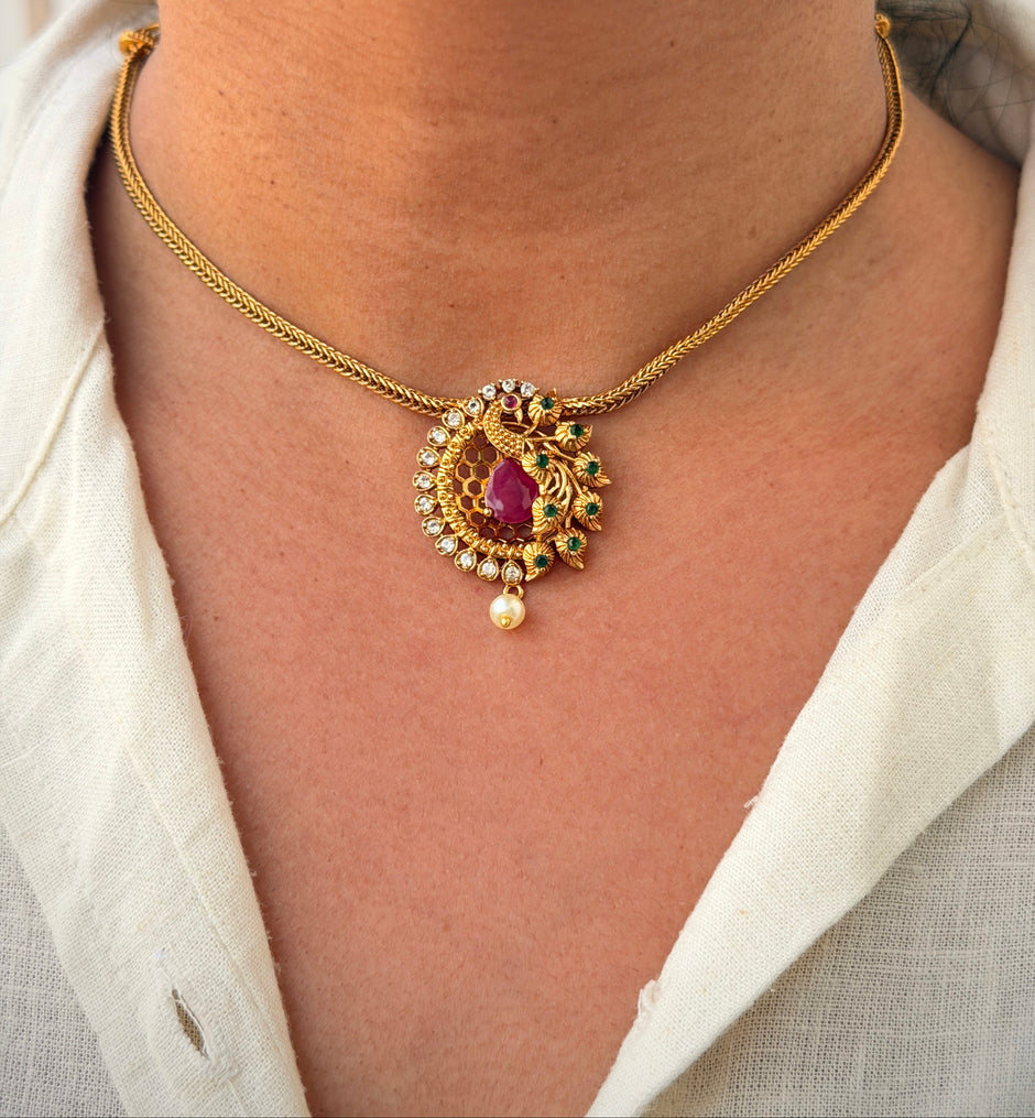 Peacock Motif Short Necklace Set