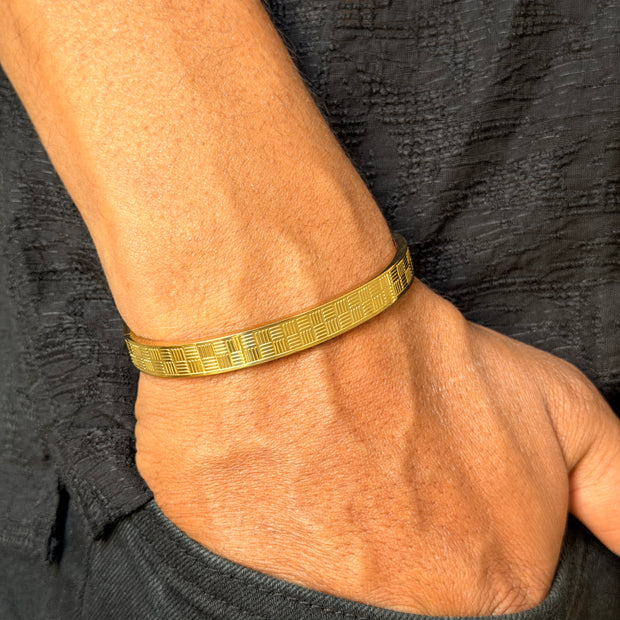 Men's Gold Checkered Pattern Kada Bracelet