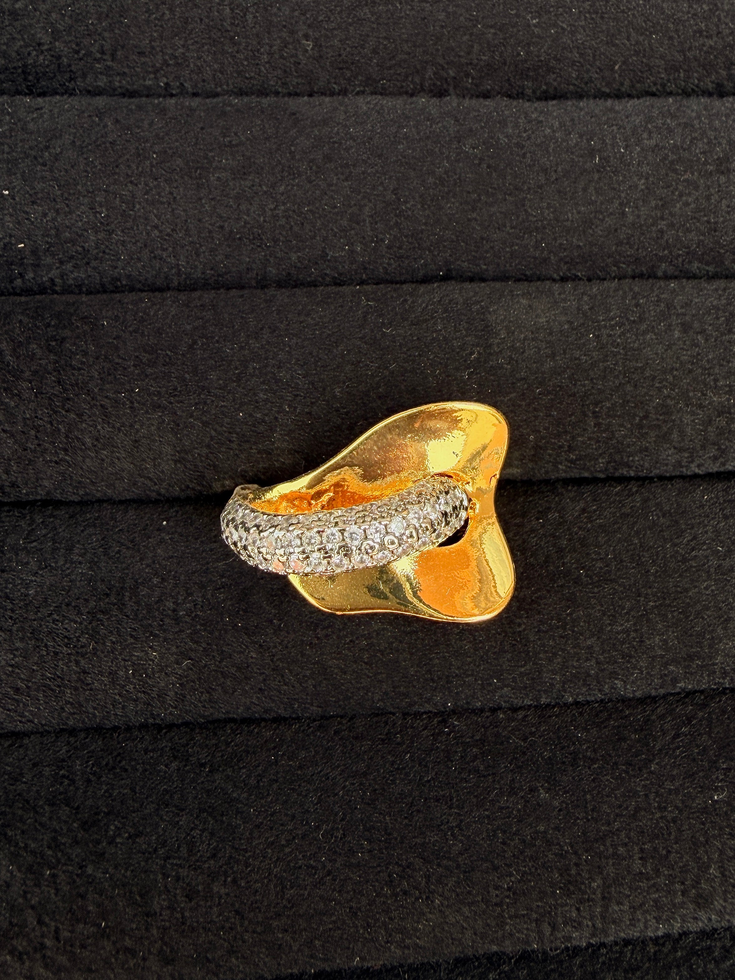 Gold Sculpted Wave Ring