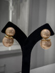 Pair of gold earrings 