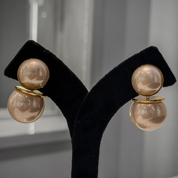 Pair of gold earrings 