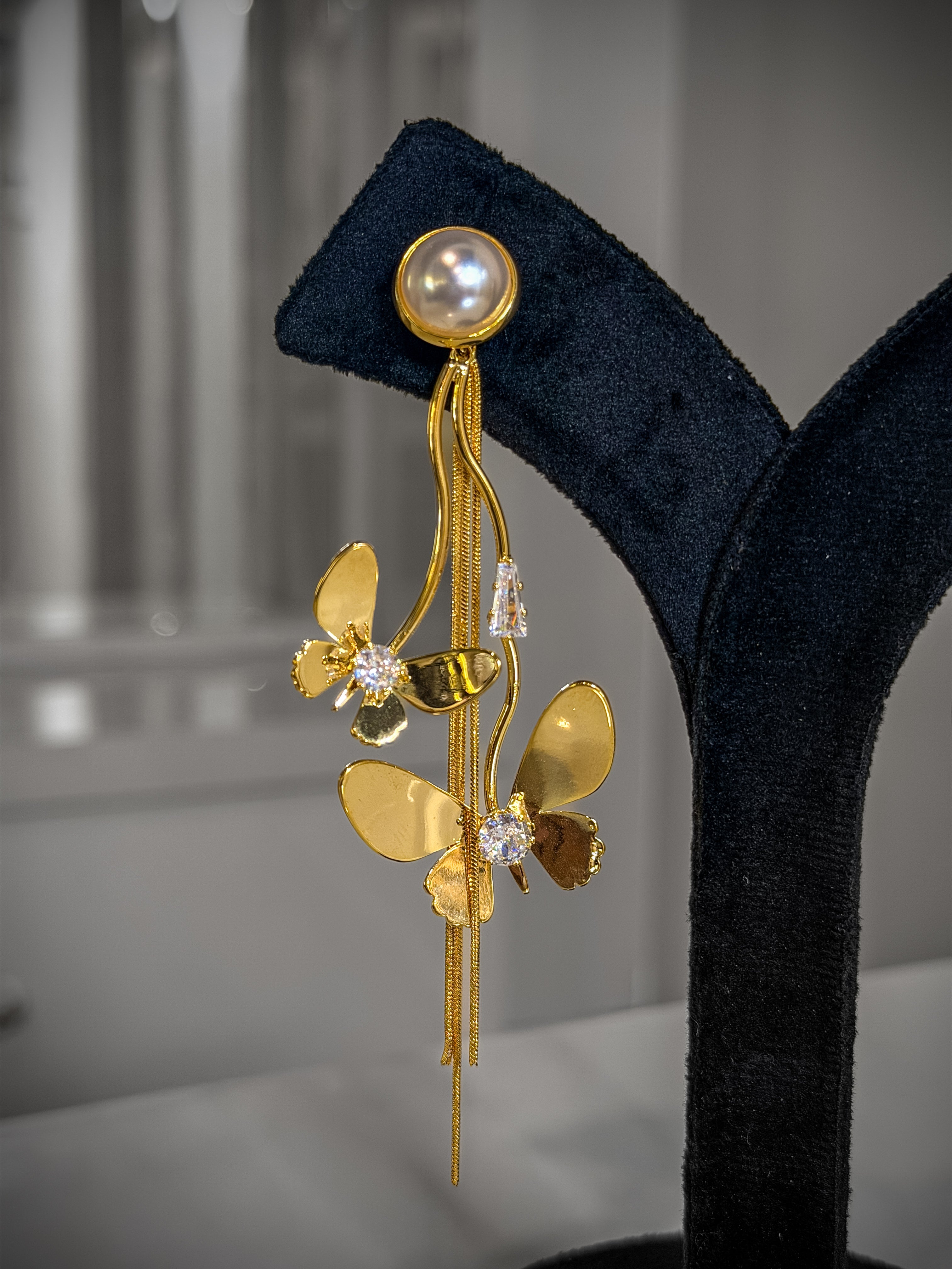 Gold earrings with floral designs 