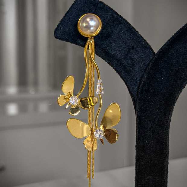 Gold earrings with floral designs 