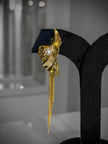 Gold earring with pearl 
