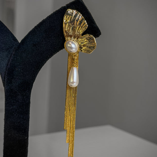 Gold earring with tassels and pearl 