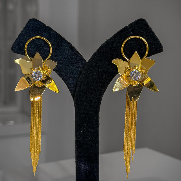 Gold flower earrings with tassels 