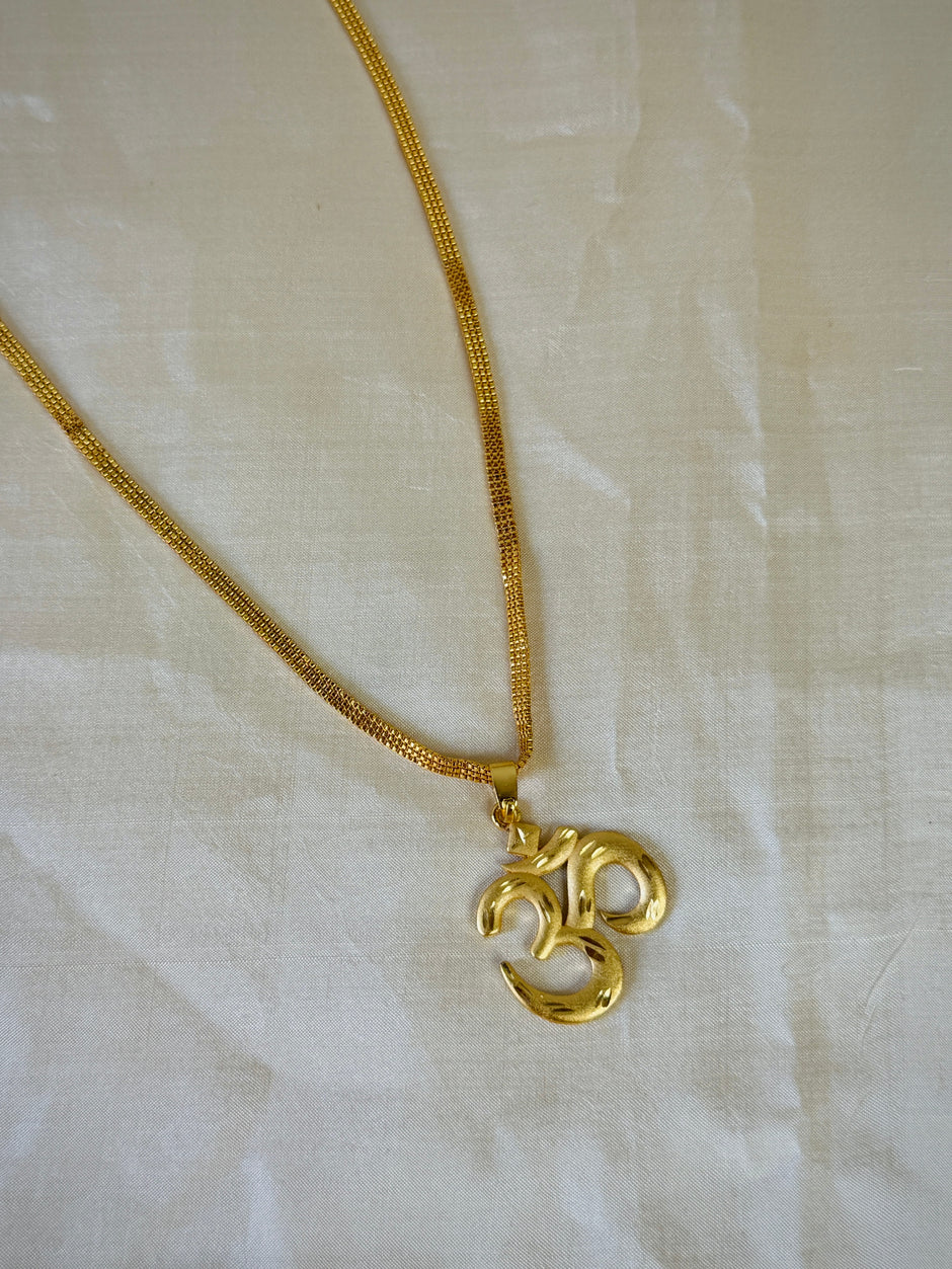 Golden Big Om ॐ Pendant With Mesh Chain