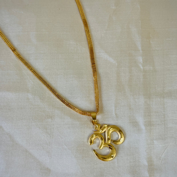 Golden Big Om ॐ Pendant With Mesh Chain