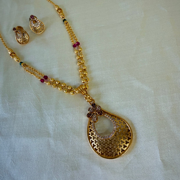 Gold Plated Cutwork Teardrop Pendant Ruby Emerald Beaded Chain Set