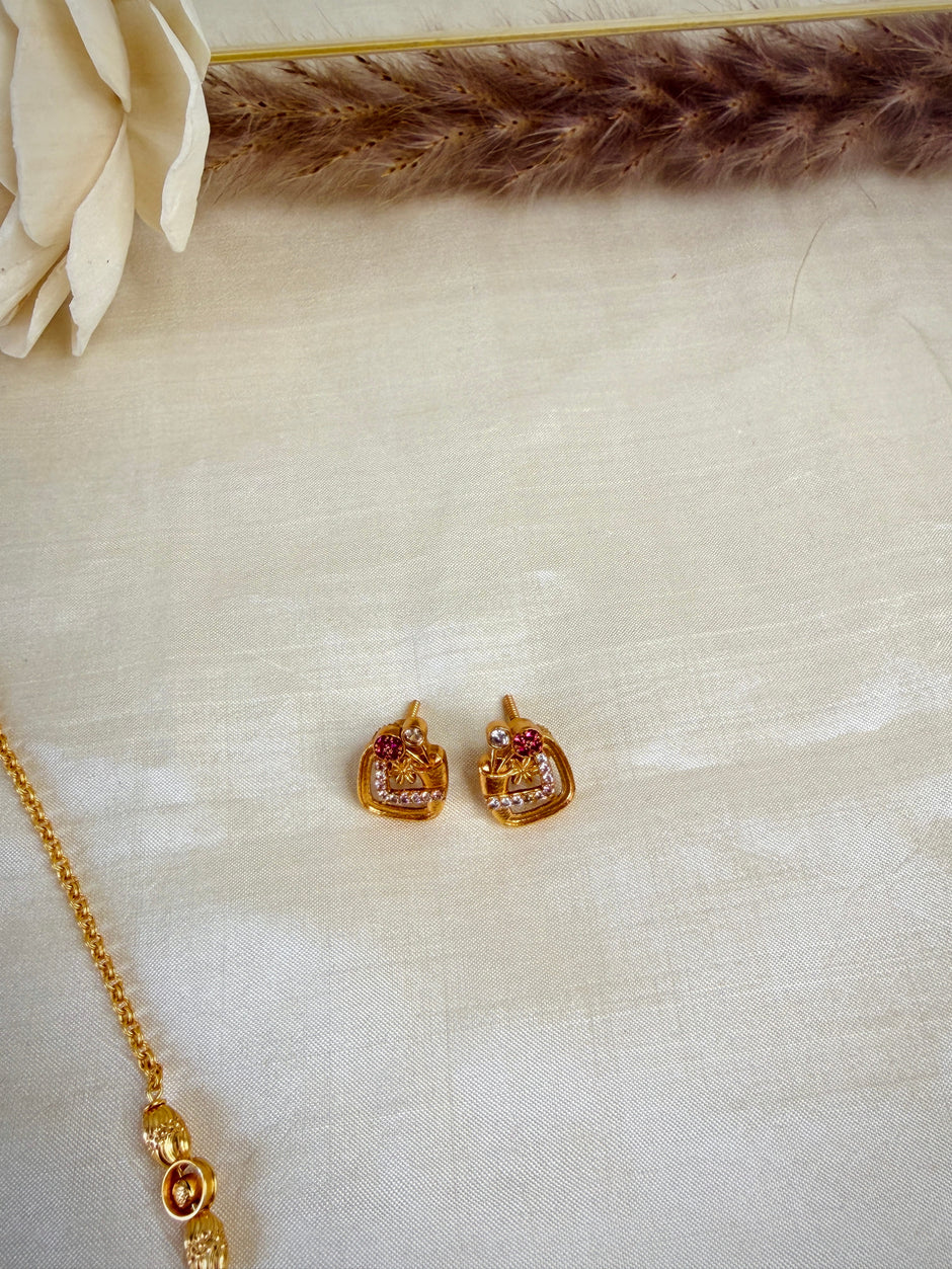 Elegant Gold Open Square Floral Pendent Beaded Designer Chain Set