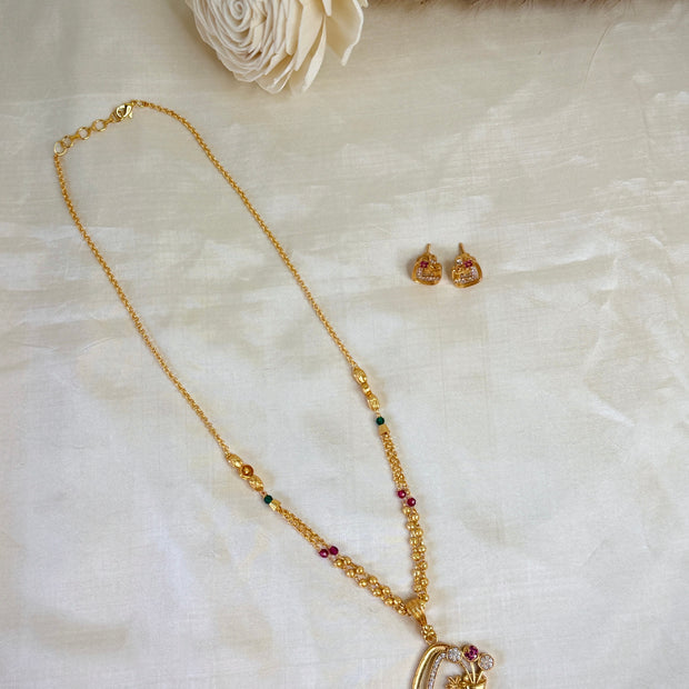 Elegant Gold Open Square Floral Pendent Beaded Designer Chain Set