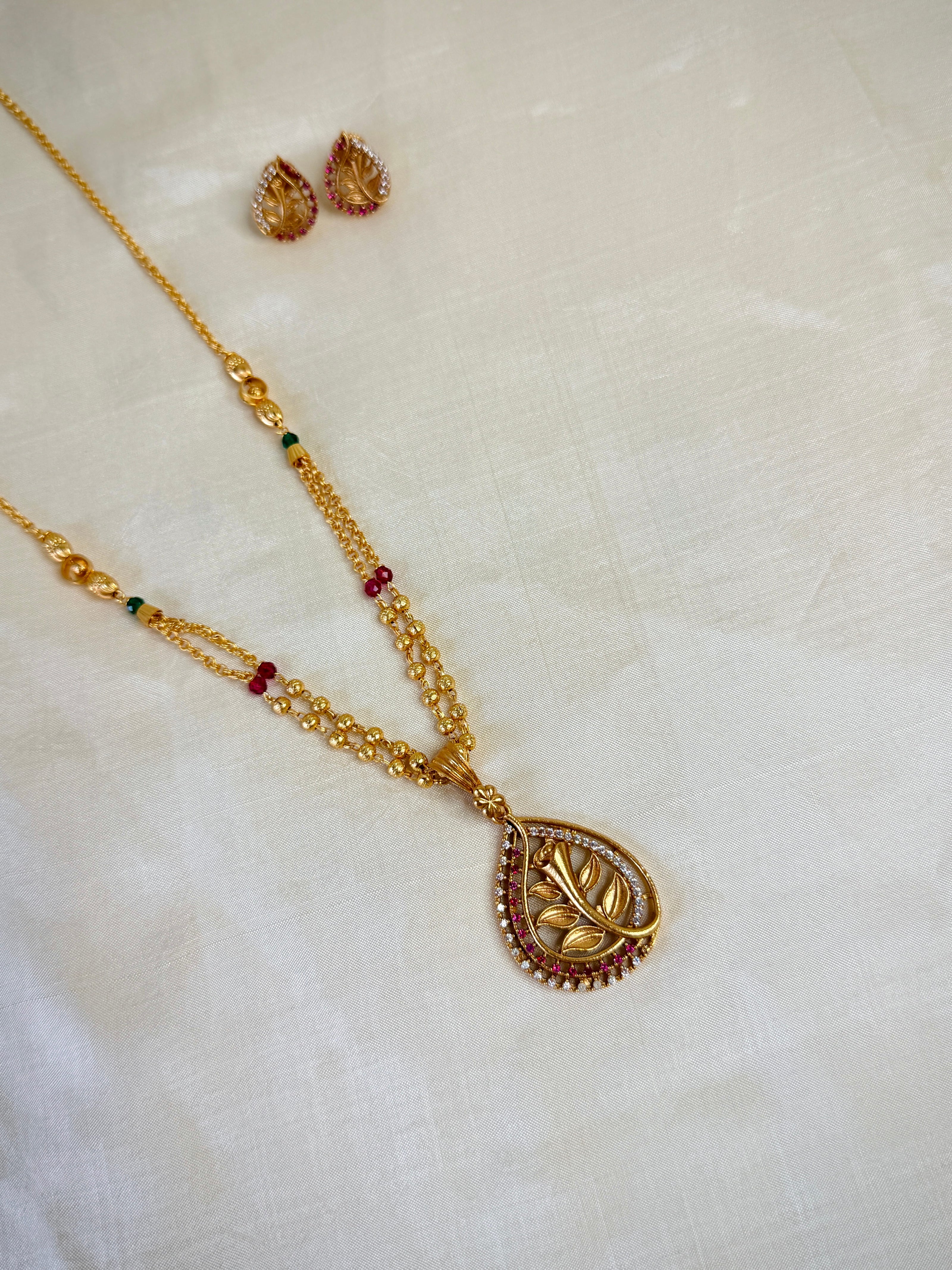Antique Gold Leaf Design Teardrop Pendent With Bead Chain Set