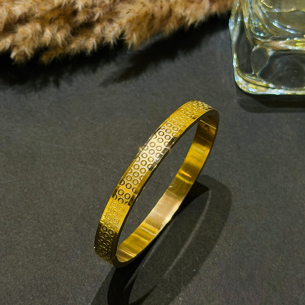 Gold bracelet 